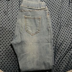 Light blue Amazon ripped jeans. Has both front and back pockets. SIZE SMALL.